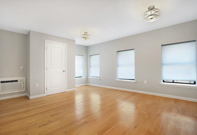 Building Photo - 565 1st St