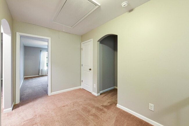 Building Photo - 432 War Admiral Ln