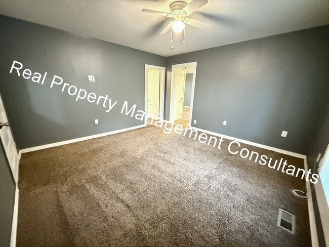 Building Photo - 3 Bedroom with Spacious Backyard