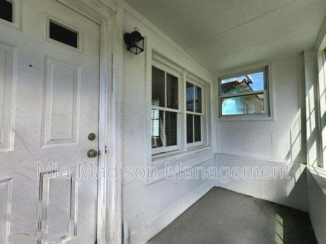 Building Photo - 1206 Murphy Ave