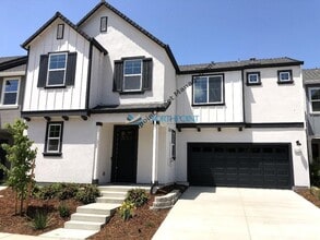 Building Photo - 4 BR/2.5BA | Newly Renovated Single Family Home | 2-Car Covered Parking | Near Franklin Blvd!