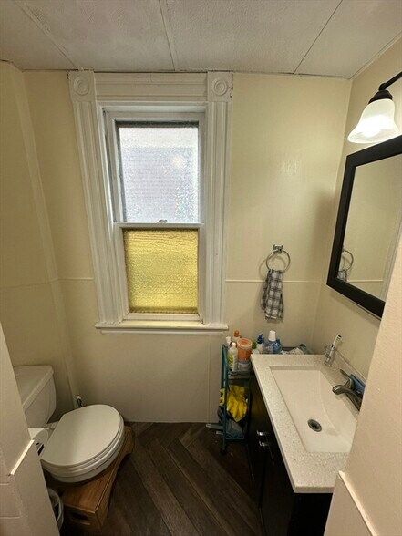 Building Photo - 33 Stone Ave