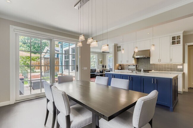 Primary Photo - Beautiful Fully Furnished New Build in New...
