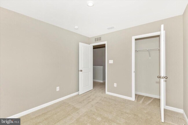 Building Photo - 38 Diopside Dr