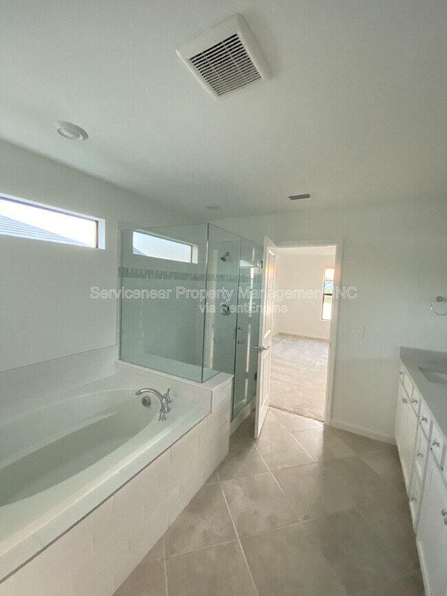 Building Photo - 6136 Baywood Ct