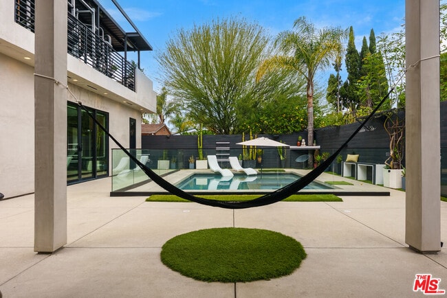 Building Photo - 18589 Linnet St