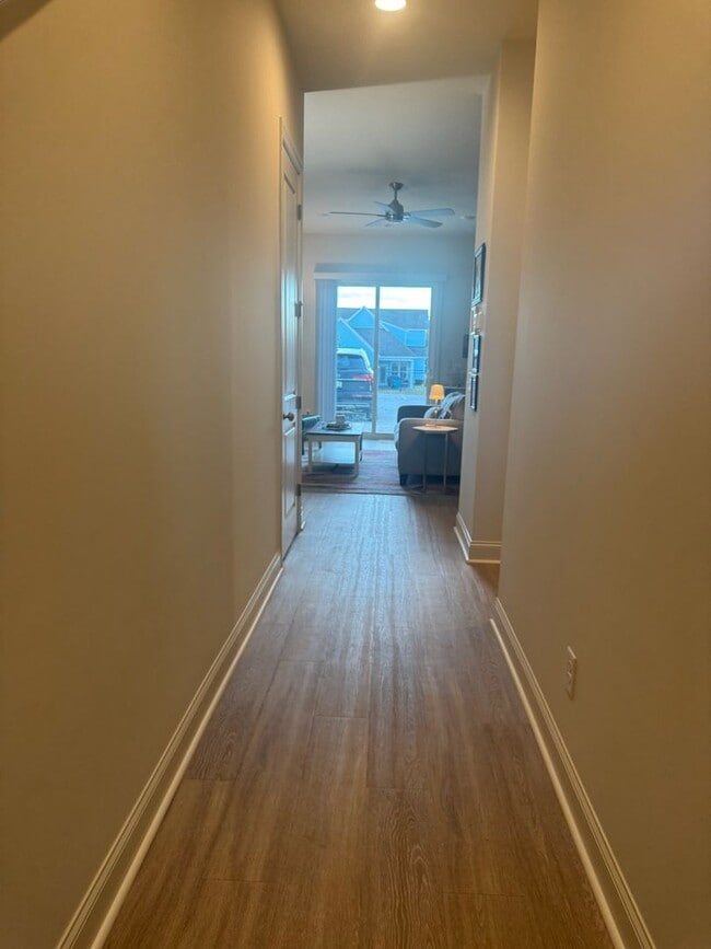 Building Photo - Glenwood Townhomes Unit #103