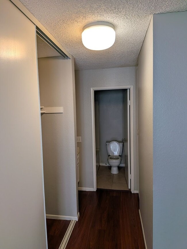 Building Photo - Mira Mesa Apartment New Salem