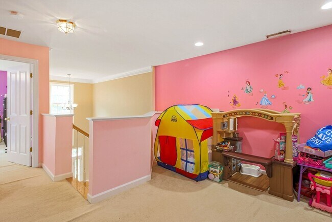 Building Photo - 68 Buttercup Ln