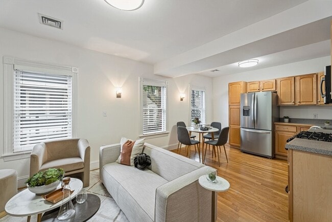 Building Photo - APARTMENT