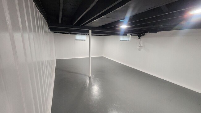 Building Photo - Adorable 3 Bedroom 2 Bath Brick Ranch home...