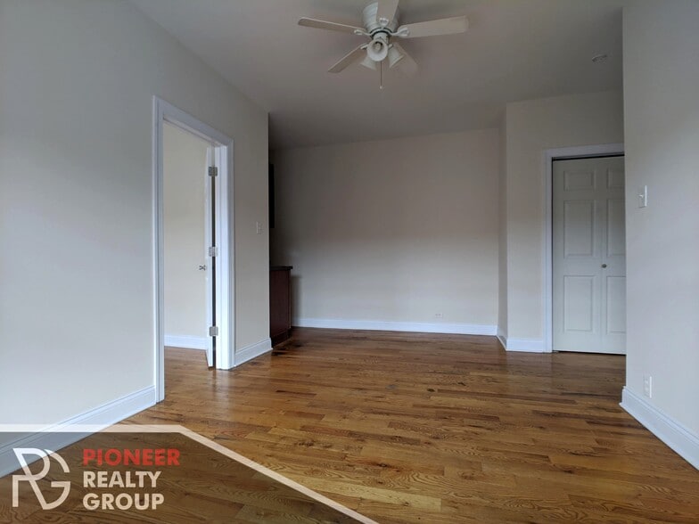 Building Photo - 953 W Cornelia Ave