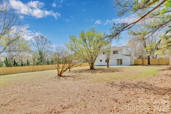 Building Photo - 7404 Shadowlake Dr