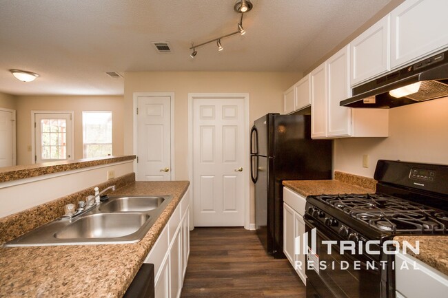 Building Photo - 815 Tramore Dr