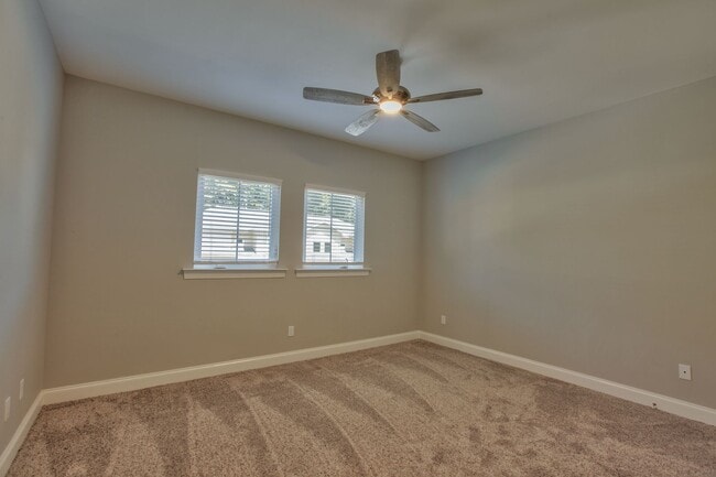 Building Photo - Unbelievable 3 Bedroom 3 Bathroom Upscale Town Home