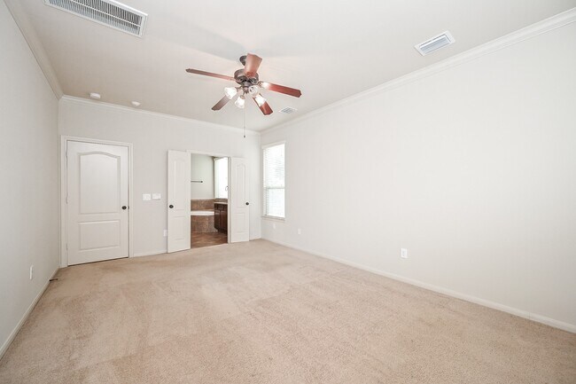 Building Photo - 19 Sandwell Place