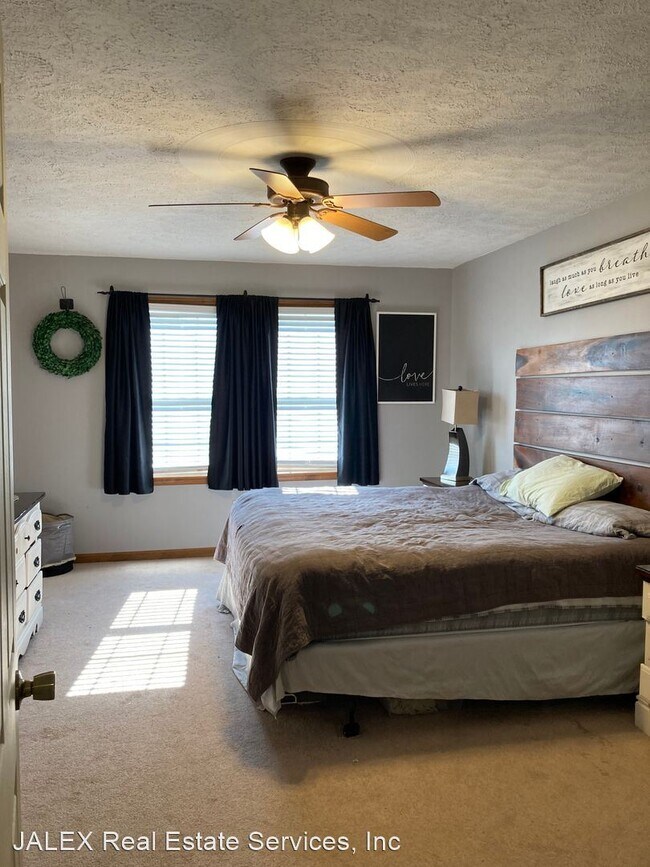 Building Photo - 3 br, 2.5 bath House - 17 Feather Drive