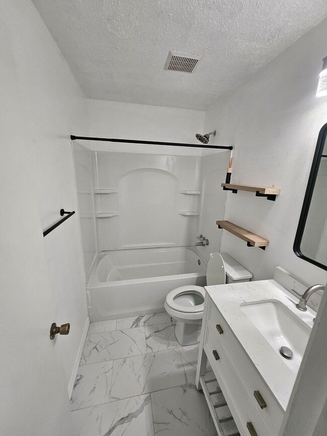 Building Photo - 402 Lefoi Ln