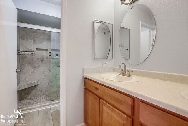 Building Photo - Beautifully Updated 2Bdm 2Ba Condo Located...