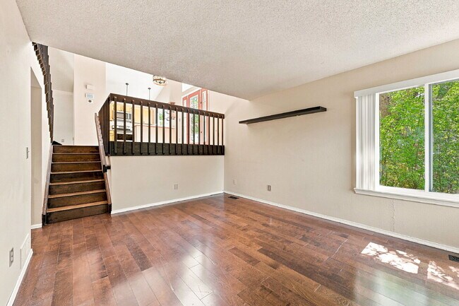 Building Photo - $3,048.95 with $300 Cleaning Voucher, 3 Beds - 2 Bath, Single Family Home in Highlands Ranch with...
