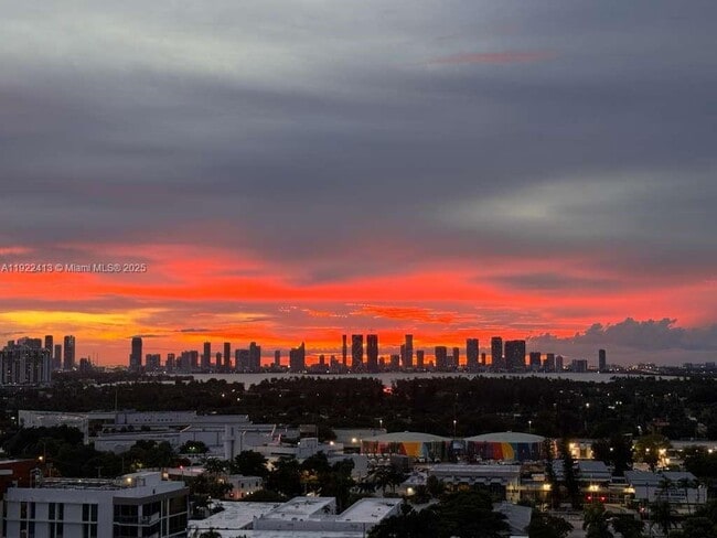 Primary Photo - 2401 Collins Ave