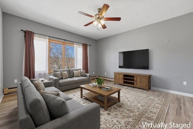 Building Photo - 586 Franklin St