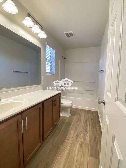 Building Photo - 4149 E Devon Dr