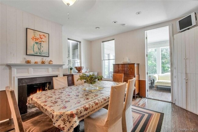 Building Photo - 67 River Rd