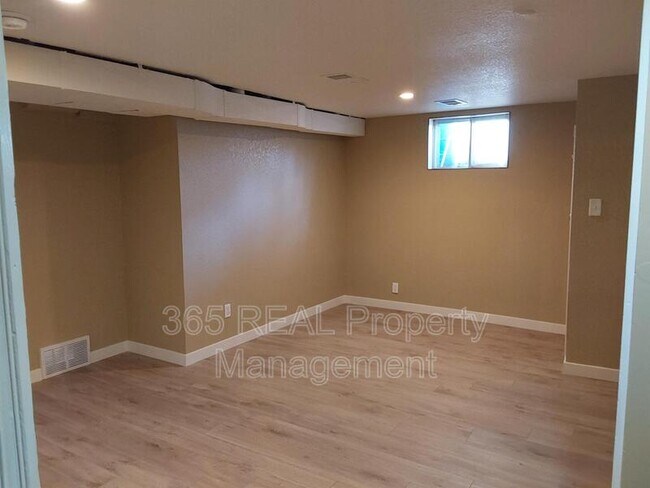 Building Photo - 1417 12th Ave