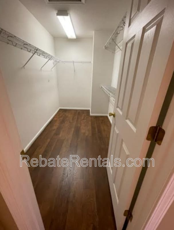 Building Photo - 11043 Castlemain Cir E