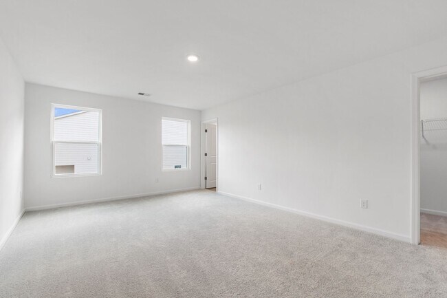 Building Photo - Spacious End-Unit 3-Bedroom Townhome in Pr...