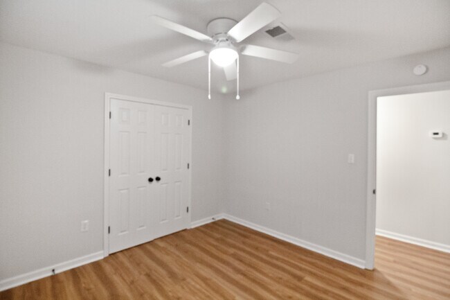 Building Photo - 1027 Tanglewood Dr