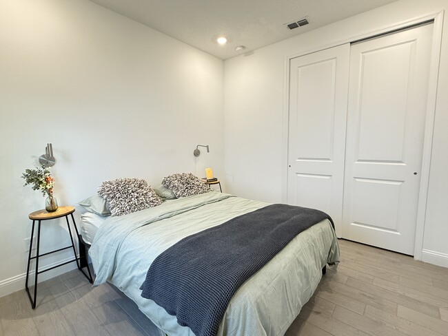 Building Photo - 76 Neighbor Ct