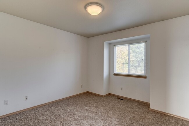 Building Photo - 3 Bedroom in Shannon Forest