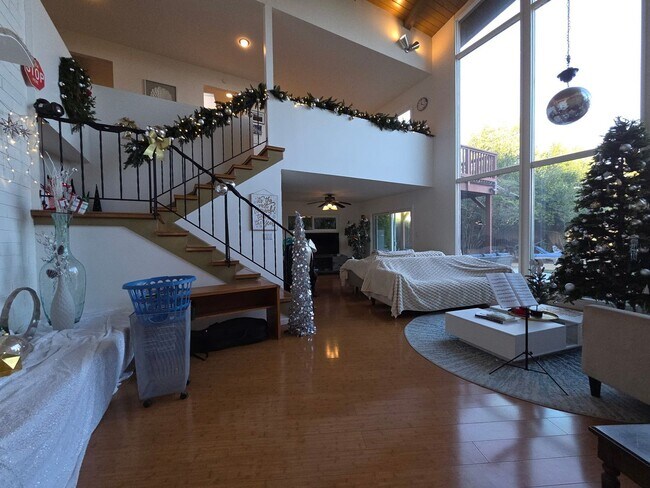 Building Photo - Wonderful Mid Century Home available for lease