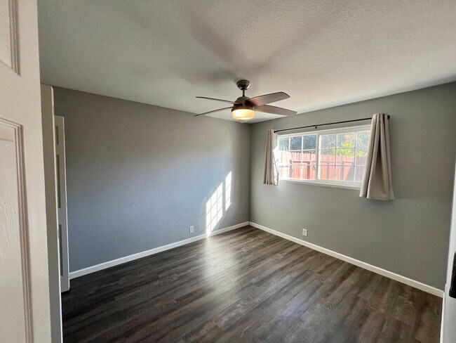 Building Photo - Well maintained single story on over half an acre lot!