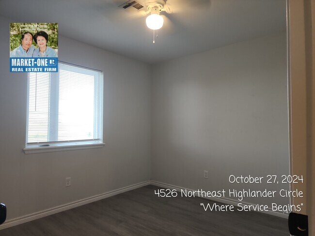 Building Photo - 4526 NE Highlander Cir