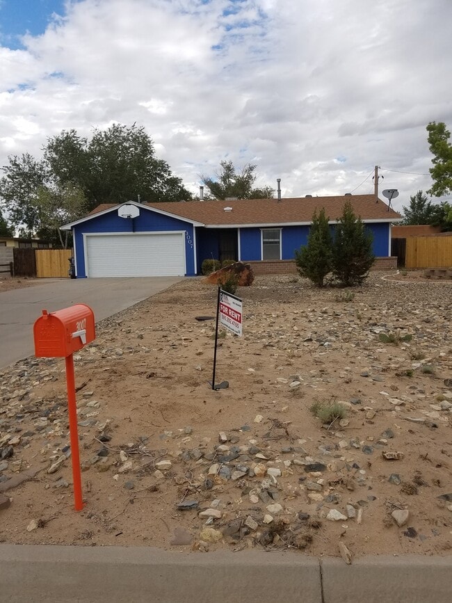 Primary Photo - 3 bedroom, 2 bathroom home in Rio Rancho w...