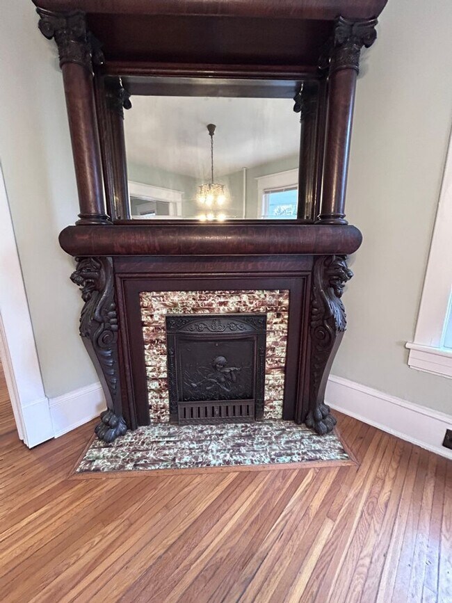 Building Photo - Renovated Victorian with historic touches & huge yard!