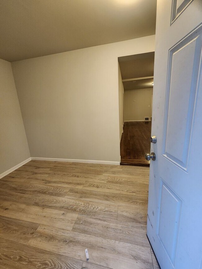 Building Photo - Large 2 Bedroom Home Section 8 accepted!