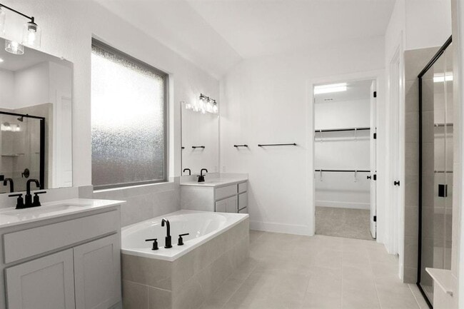 Building Photo - 373 Hollister Dr
