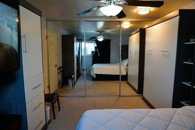 Building Photo - Furnished 2 bedroom Condo with view of Lake Union