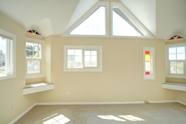 Building Photo - 502 NE 72nd St