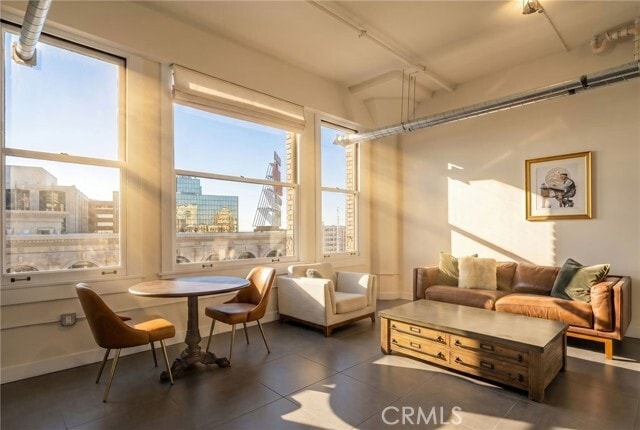Building Photo - 939 S Broadway