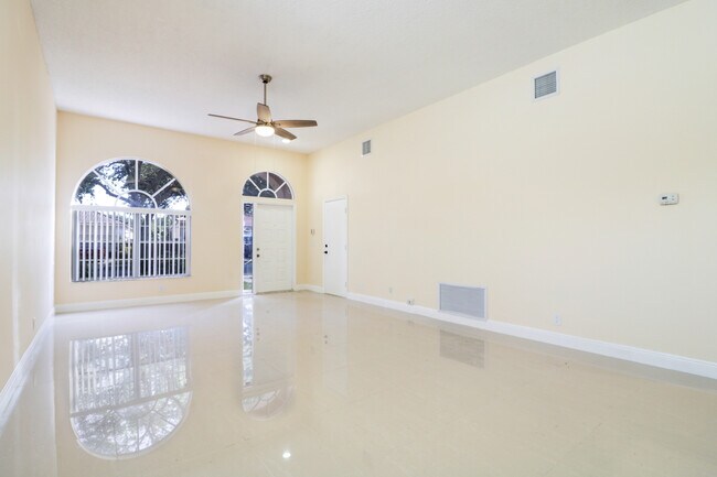 Building Photo - Newly Remodeled 3/2 in Cooper City
