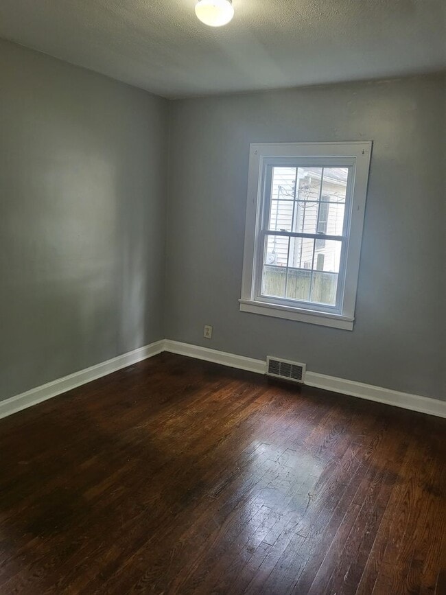Building Photo - Charming 4-Bedroom Home with Sunroom, Fenc...