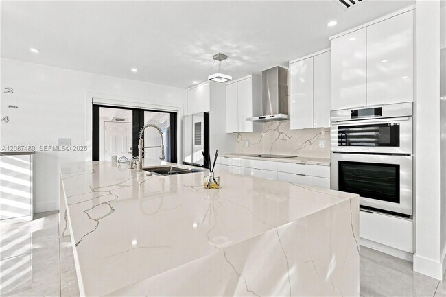 Building Photo - 9298 Jamaica Dr
