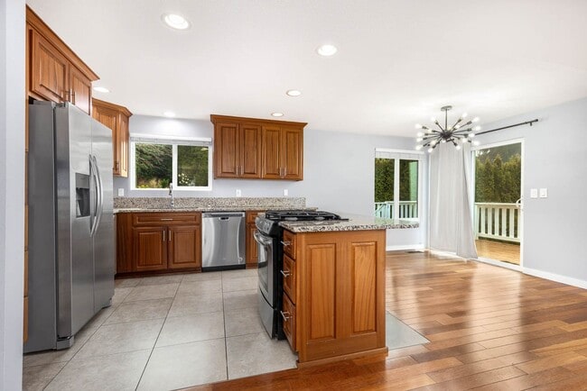 Building Photo - 1014 Crest Pl