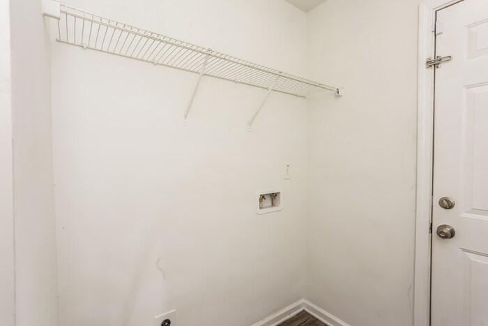 Building Photo - 2405 Marlin Dr