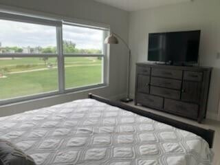 Building Photo - 2950 N Palm Aire Dr